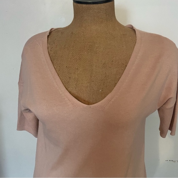 Banana Republic women’s pale pink short sleeve shirt size medium - Picture 2 of 5